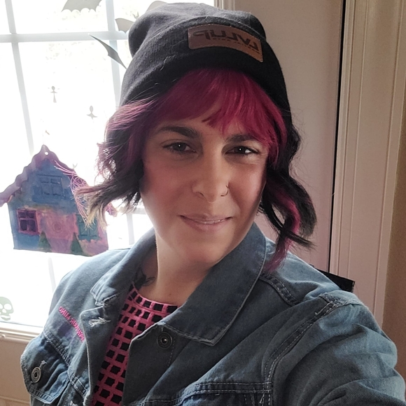 Meet your Posher, Katie - Picture 2 of 2